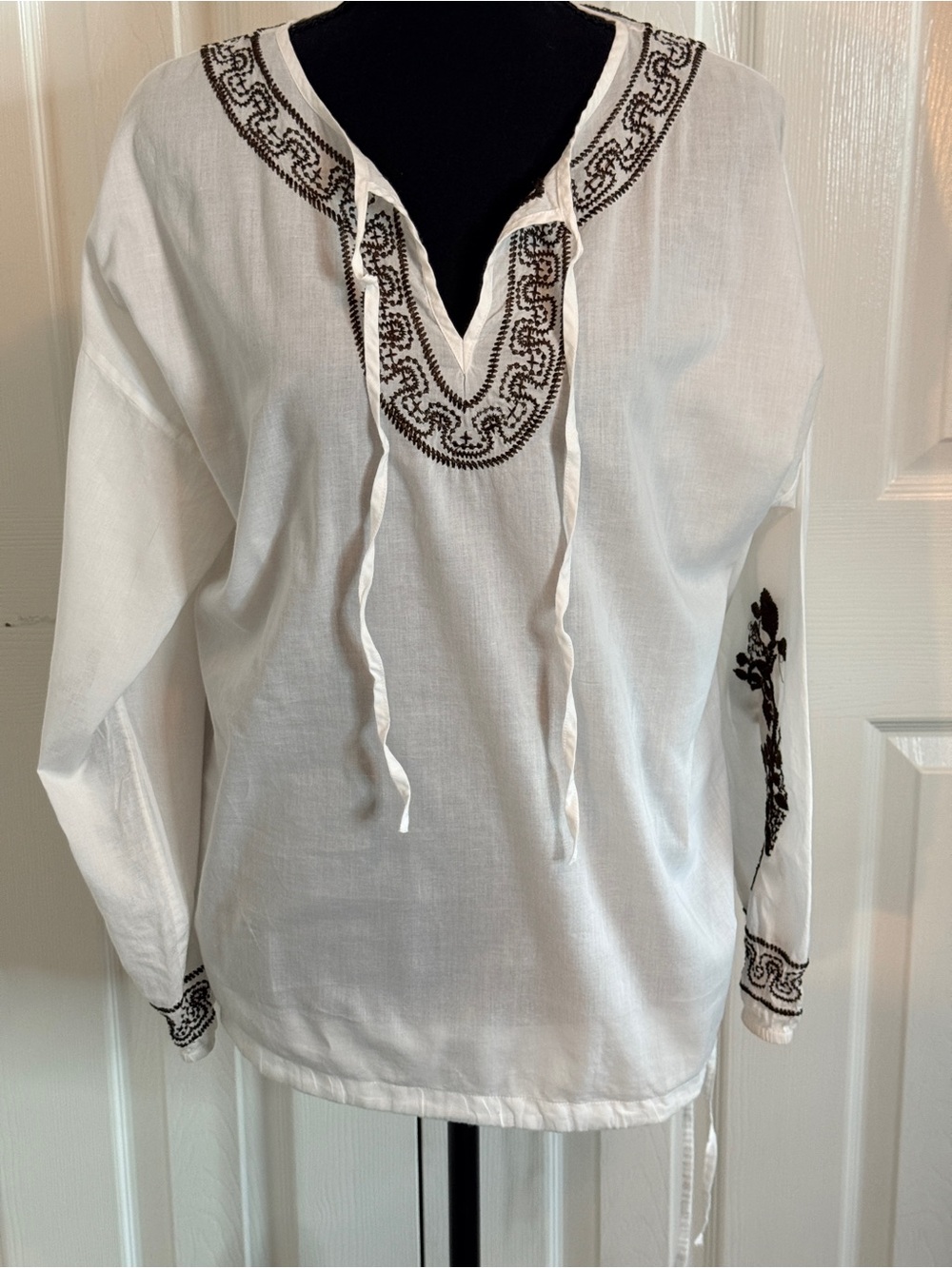 Chico's White Embroidered Boho Peasant Blouse Drawstring Tunic Size 1 - Picture 2 of 9